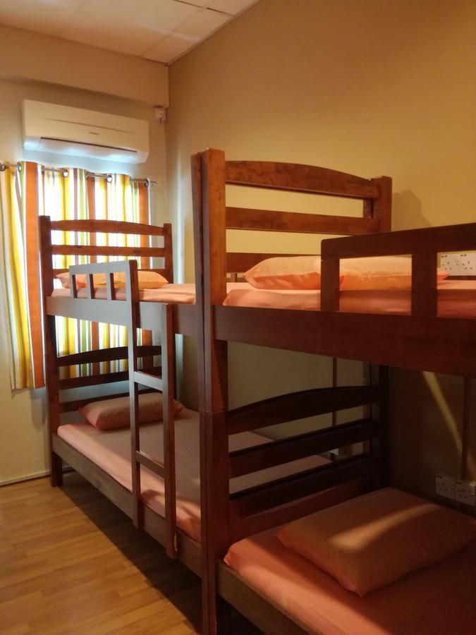 Albergue Harbourside Backpackers Sandakan Exterior foto