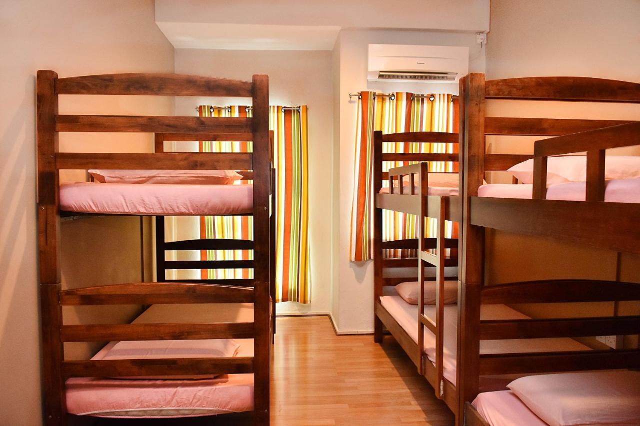 Albergue Harbourside Backpackers Sandakan Exterior foto