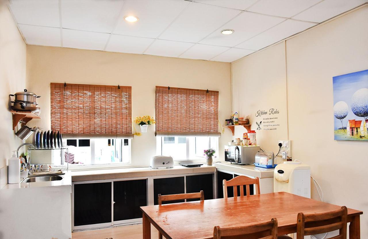 Albergue Harbourside Backpackers Sandakan Exterior foto